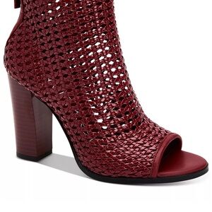 CALVIN KLEIN
Celise Shooties, Size 8.5